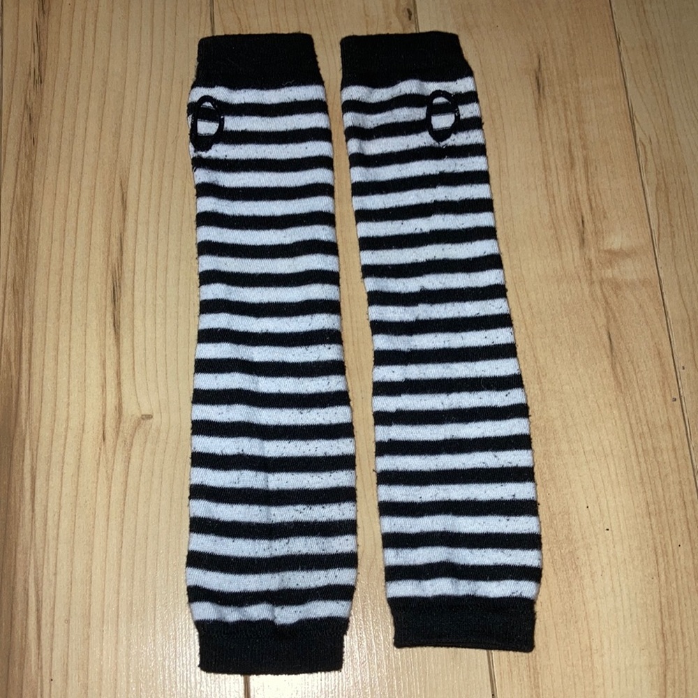Emo Handwarmers Black and White